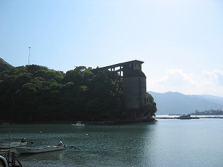 対岸のサイロ跡（現在はさら地）