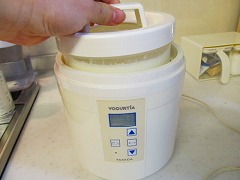 発酵温度を43℃に設定し、容器をセッティングする。
